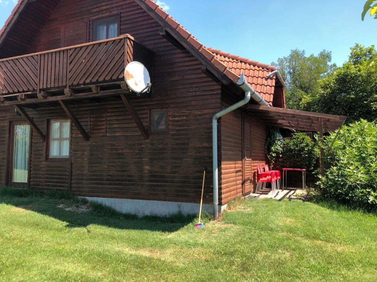 Almos Apartman Balatonfenyves Exterior photo